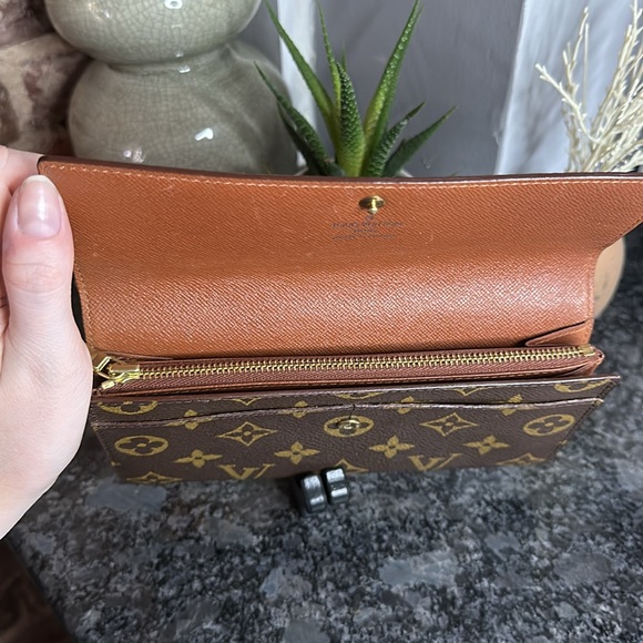 Louis Vuitton Monogram Sarah Long Wallet - Picture 13 of 16